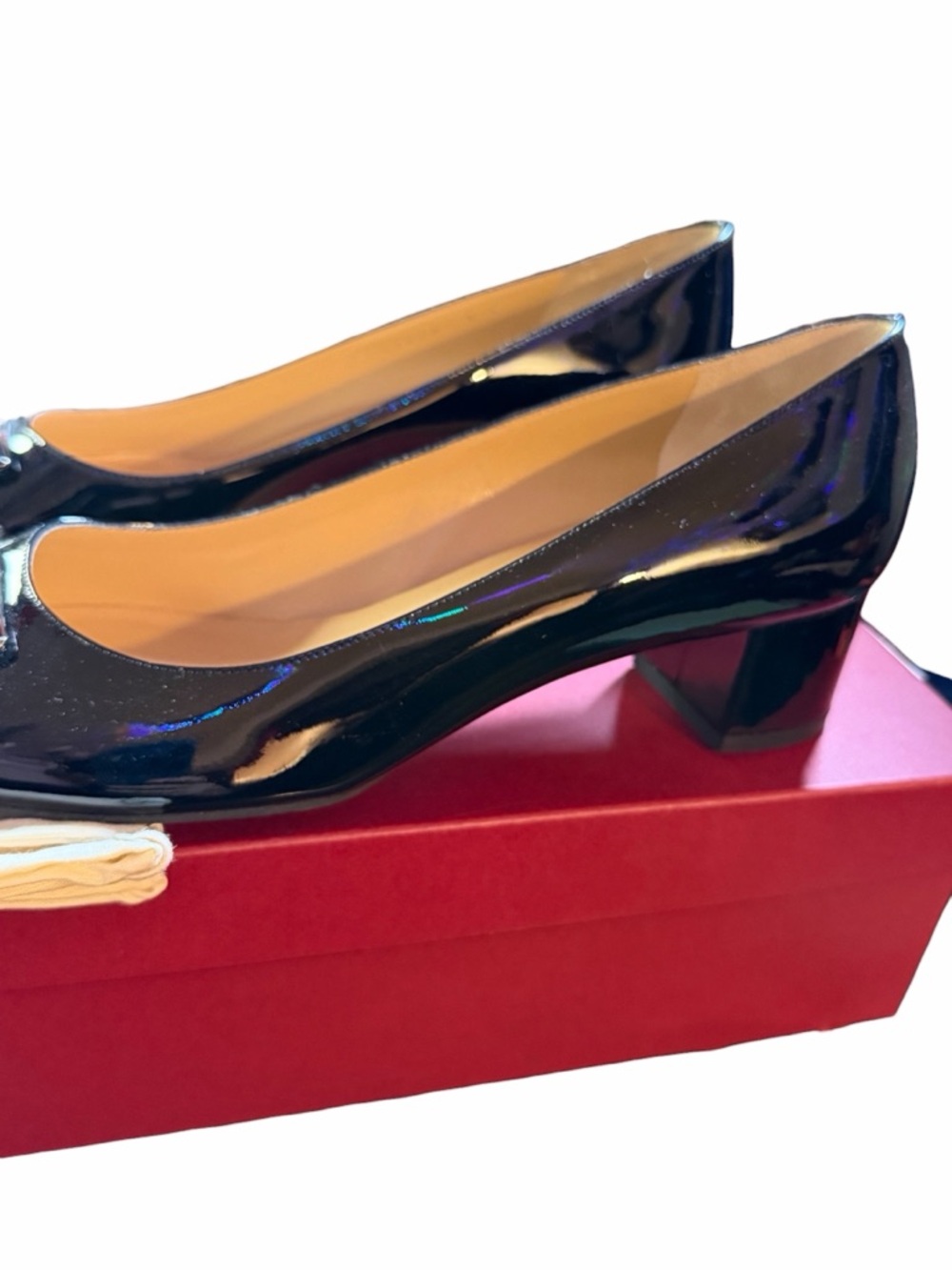 NIB Salvatore Ferragamo Black Patent Leather Vara Bow Pumps 9C - Picture 3 of 8